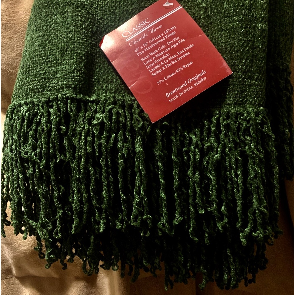 🟥SOLD OUT 🟥💫💫 Handloomed Classic
Chenille Throw💫💫
